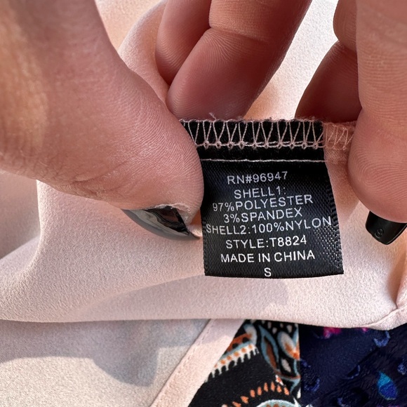 Leo Meets Virgo Cream Lace Lay Over Soft Pink Polyester top• Zip back• Size: S - Picture 9 of 10